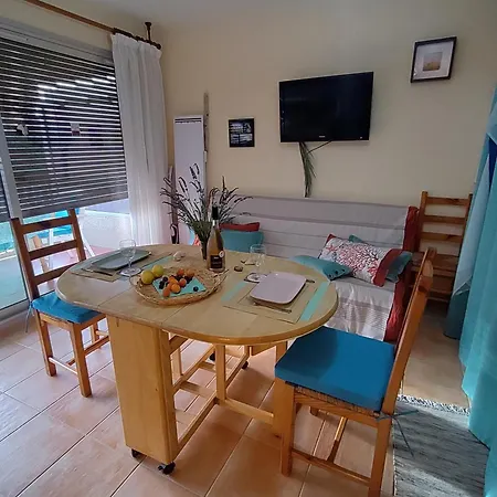 Joli Avec Terrasse Et Garage, Vue Sur Collines Apartamento Le Lavandou