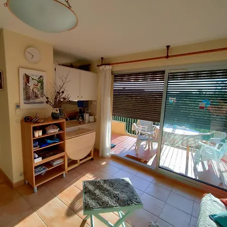 Joli Avec Terrasse Et Garage, Vue Sur Collines Appartement *